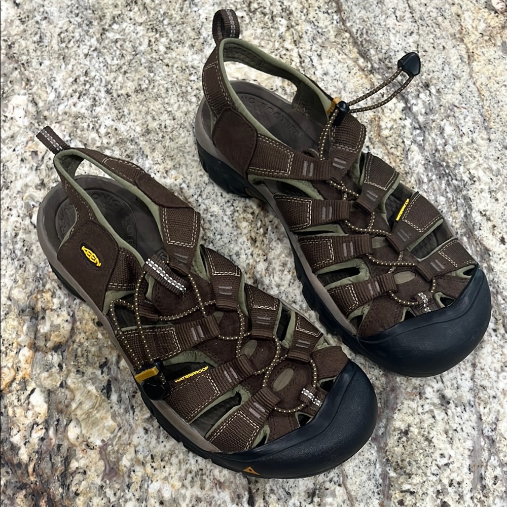 Keen Brown and Black Sport size 12